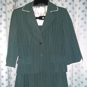 Studio I Skirt Suit Set w/Pinstripes 8P